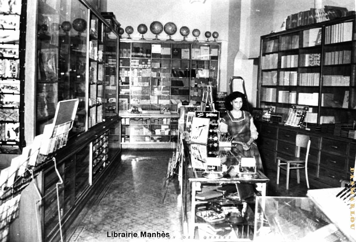 Oran - Boulevard Clemenceau - Librairie Manhes.jpg